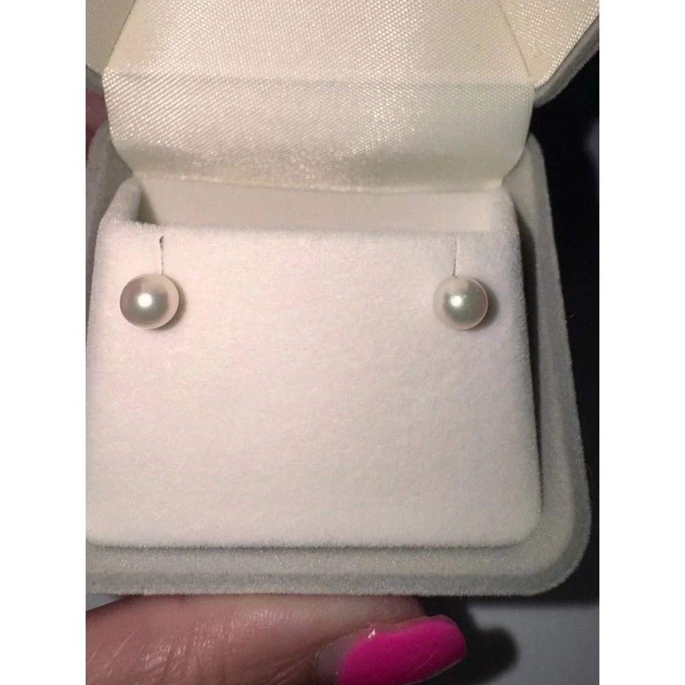 Classic White Pearl Stud Earrings Round Lustrous Jewelry with Gift Box NWOT